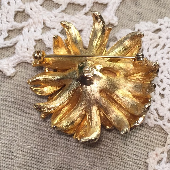 Vintage Flower Brooch Pin Stacked Petal Design - Picture 3 of 8